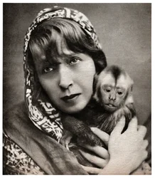 Mistinguett con una scimmietta