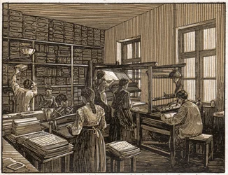 Tipografia a Budapest, Ungheria: faconatura e preparazione dei libri. Lavoro delle donne. ca. 1910 (Illustrazione)